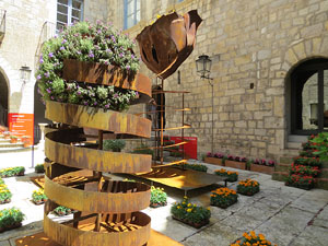 Temps de Flors 2017. Muntatges i instal·lacions florals al pati del Museu d'Art de Girona