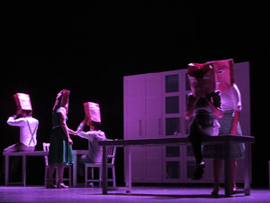 FITAG 2018 - Representació de l'obra 'Persona, yo y nosotros al mismo tiempo', del grup La Peseta Teatro, al Teatre Municipal