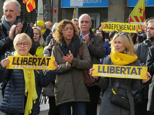 Concentració 21-D davant la subdelegació del govern espanyol a Girona