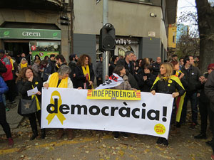 Concentració 21-D davant la subdelegació del govern espanyol a Girona