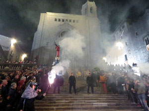 Fires 2018. La Beatufarra, descens del Beatusaure per les escales de la Catedral de Girona