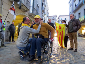 Arribada de Jordi Puig a la plaça del Vi. Rodant fins la República