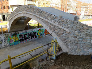 Procés de reconstrucció del pont del Dimoni de Santa Eugènia de Ter