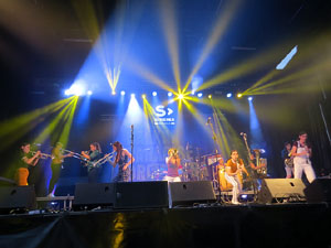 Festival Strenes 2019. Concert de Balkan Paradise Orchestra a la plaça Catalunya dins la programació de la Festa Major de l'Strenes