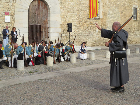 XII Festa Reviu els Setges Napoleònics de Girona. Presentació a la plaça de Sant Domènec