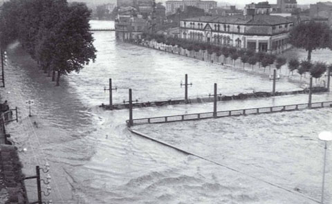 Inundació de 1962. El pont de l'alferes Huarte