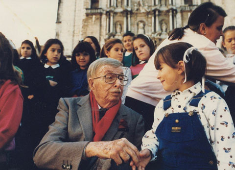 Xavier Cugat a les escales de la Catedral. 1990