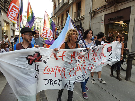 Manifestació contra l'homofòbia i la transfòbia, organitzada pel Consell Municipal de les Lesbianes, Gais, Transexuals i Bisexuals de Girona