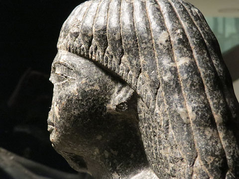 Estàtua del visir Nespakashuti. Granit. Dinastia XXVI, regnat de Psammètic I, Ca. 664-610 aC. Poblablement de Tebes