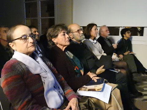 Els néts de Carles Rahola, l'alcaldessa de Girona, Marta Madrenas, Joan Boadas, arxiver municipal, i la directora del Museu d'Història, Sílvia Planas