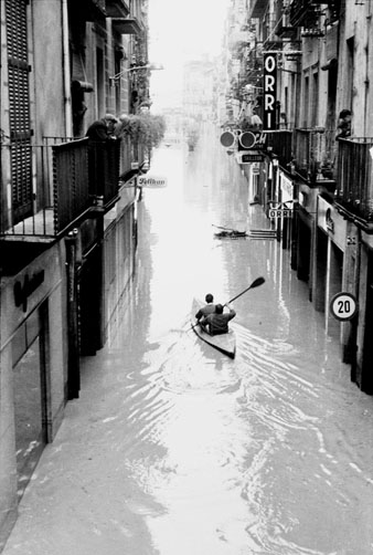 Inundacions a Girona. Carrer Argenteria. 12 d'octubre 1962