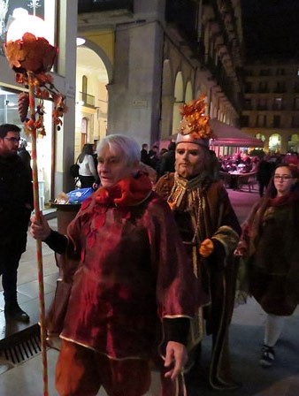 El seguici de l'Esperit de Nadal: la Tardor a la plaça de la Independència