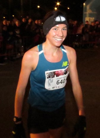 Jess Martin, vencedora en categoria femenina, a la seva arribada a la meta