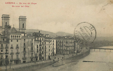 La palanca d'en Vila coberta per l'aigua i, més enllà, el pont del Carme. 1902-1907