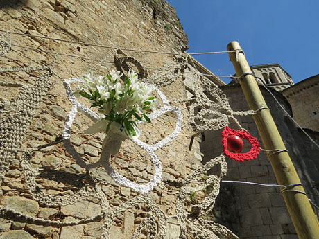 Temps de Flors 2017. Instal·lacions i muntatges florals darrere dels absis de Sant Pere de Galligants
