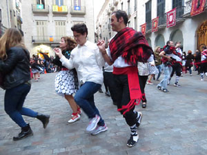 Fires 2017. Ball de gitanes de Montmel&oacute; a la pla&ccedil;a del Vi