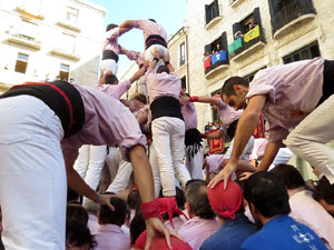 Fires 2017. La Diada Castellera a la pla&ccedil;a del Vi, amb els Marrecs de Salt, els Capgrossos de Matar&oacute; i els Minyons de Terrass