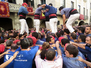 Fires 2017. La Diada Castellera a la pla&ccedil;a del Vi, amb els Marrecs de Salt, els Capgrossos de Matar&oacute; i els Minyons de Terrass