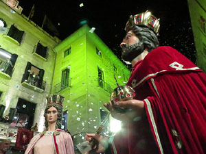 Fires 2017. Ballades de capgrossos, gegants i far&agrave;ndula a la pla&ccedil;a del Vi