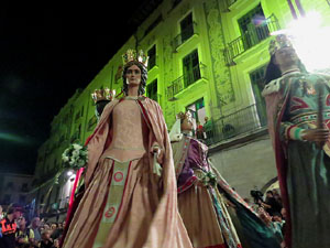 Fires 2017. Ballades de capgrossos, gegants i far&agrave;ndula a la pla&ccedil;a del Vi