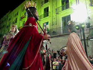 Fires 2017. Ballades de capgrossos, gegants i far&agrave;ndula a la pla&ccedil;a del Vi