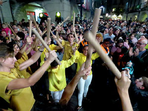 Fires 2017. Ballades de capgrossos, gegants i far&agrave;ndula a la pla&ccedil;a del Vi