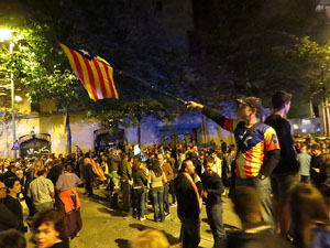 Concentraci&oacute; a la pla&ccedil;a de la Constituci&oacute; en protesta per l'empresonament de Cuixart i S&aacute;nchez