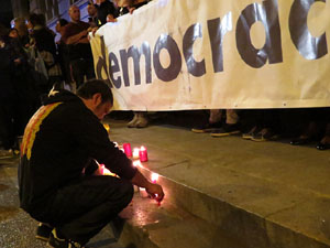 Concentraci&oacute; a la pla&ccedil;a de la Constituci&oacute; en protesta per l'empresonament de Cuixart i S&aacute;nchez