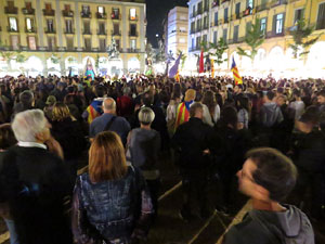 Concentraci&oacute; a la pla&ccedil;a de la Constituci&oacute; en protesta per l'empresonament de Cuixart i S&aacute;nchez