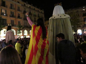 Concentraci&oacute; a la pla&ccedil;a de la Constituci&oacute; en protesta per l'empresonament de Cuixart i S&aacute;nchez