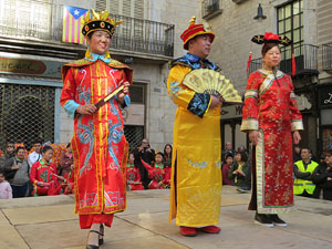 Celebració de l'any nou xinès, el 4716, any del Gos, a Girona