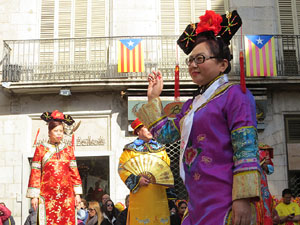 Celebració de l'any nou xinès, el 4716, any del Gos, a Girona