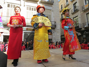 Celebració de l'any nou xinès, el 4716, any del Gos, a Girona
