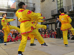 Celebració de l'any nou xinès, el 4716, any del Gos, a Girona
