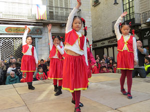 Celebració de l'any nou xinès, el 4716, any del Gos, a Girona