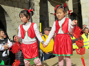 Celebració de l'any nou xinès, el 4716, any del Gos, a Girona