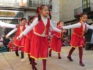 Celebració de l'any nou xinès, el 4716, any del Gos, a Girona