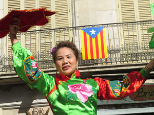 Celebració de l'any nou xinès, el 4716, any del Gos, a Girona