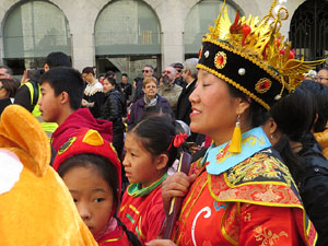 Celebració de l'any nou xinès, el 4716, any del Gos, a Girona