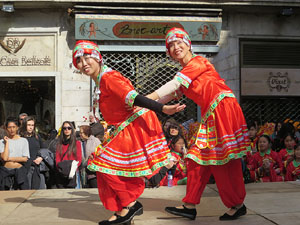 Celebració de l'any nou xinès, el 4716, any del Gos, a Girona