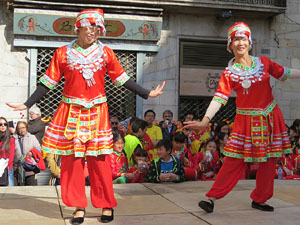 Celebració de l'any nou xinès, el 4716, any del Gos, a Girona