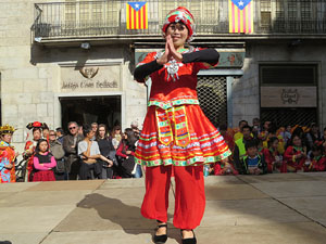 Celebració de l'any nou xinès, el 4716, any del Gos, a Girona