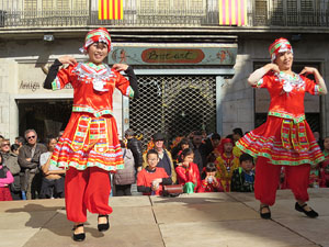 Celebració de l'any nou xinès, el 4716, any del Gos, a Girona