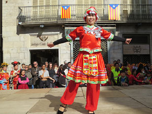 Celebració de l'any nou xinès, el 4716, any del Gos, a Girona