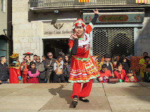 Celebració de l'any nou xinès, el 4716, any del Gos, a Girona