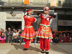 Celebració de l'any nou xinès, el 4716, any del Gos, a Girona