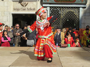 Celebració de l'any nou xinès, el 4716, any del Gos, a Girona