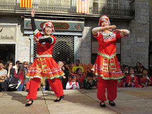 Celebració de l'any nou xinès, el 4716, any del Gos, a Girona