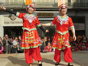 Celebració de l'any nou xinès, el 4716, any del Gos, a Girona