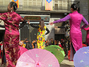 Celebració de l'any nou xinès, el 4716, any del Gos, a Girona